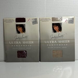 Ultra Sheer Pantyhose in Sandalfoot and Burgundy